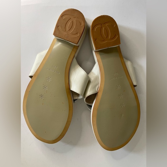 Interlocking CC Logo Leather Slides size 39 - Picture 9 of 14